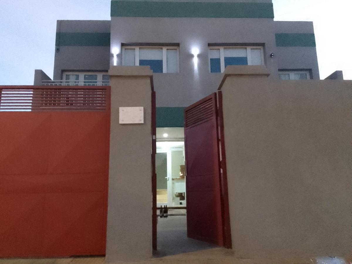 Апартаменты Departamentos R Y R Azcuenaga Тандил Экстерьер фото